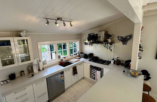 Haumoana Cottage | Oceanside Oasis