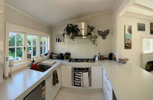 Haumoana Cottage | Oceanside Oasis