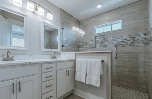 Jacksonville Beach House | Oceanside Paradise - Ultra-modern Beach Townhouse