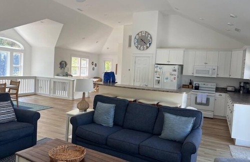 Ocean Hill House | Oceanside: Private Pool, Hot Tub, Game Room, Dog Friendly! Sat-Sat