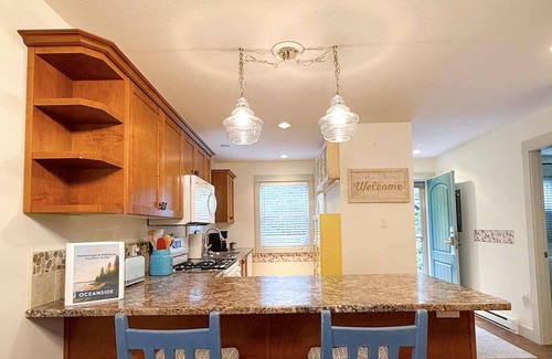 Regional District of Nanaimo Cottage | Oceanside Resort: 3 BED/2 BATH with INDOOR Pool & Hot Tub