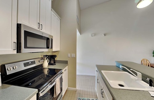 Sawgrass Condo | Oceanside Studio at Sawgrass – Easy Beach to Golf Location + Pool