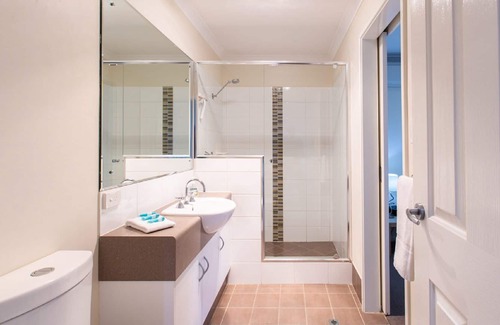 Broadwater Resort | Oceanside - Unit 6 1Oceanside is a 3 bedroom apartment. Located inside the Cape View Resort