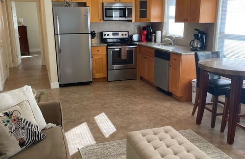 East Fort Lauderdale Villa | Oceanside Mist Apts: Heated Pool , Hot Tub & Tiki Bar! -Hemingway Suite