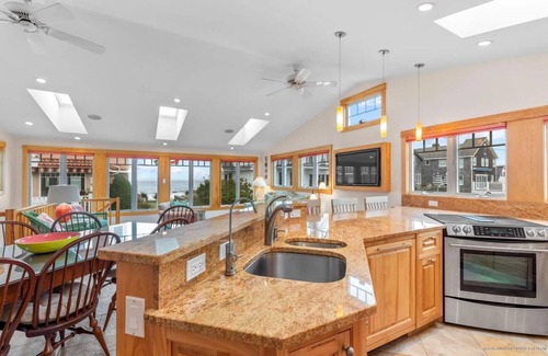 Ogunquit - Wells Villa | Oceanside Villa Retreat w/Private Beach