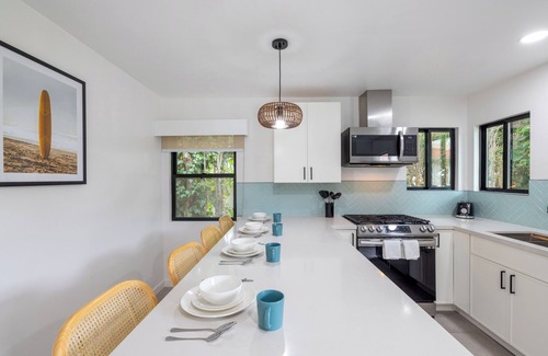 Pismo Beach Hotel | Oceanview 2-bedroom Cottage with WiFi, AC and Full Kitchen in Pismo Beach, CA