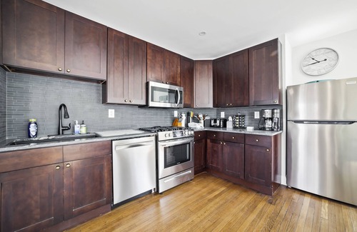Wall House | Oceanview, 4 houses from beach! 6 beach passes, chairs and umbrellas included!