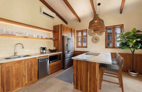 Las Catalinas Apartment | Oceanview Balcony Short Walk to the Beach & Restaurants