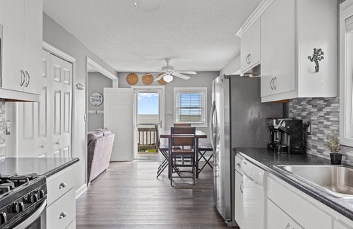 Harkers Island House | Oceanview - Cozy 3bedroom/2bath with a fantastic location on Harkers Island