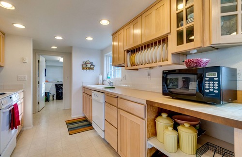 Oceanside House | Oceanview Group Getaway in Prime Beachside Location