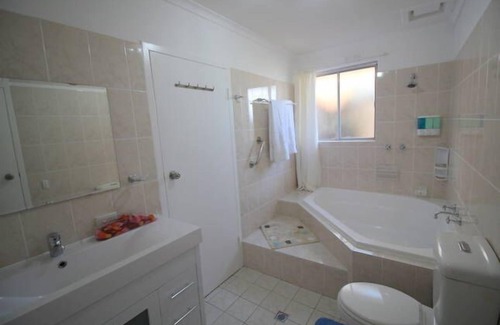 Port Noarlunga House | Oceanview House: Migrant relocation/ holiday home