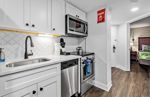 Myrtle Beach Resort | Oceanview KING Suite Family Waterpark Pools W/D