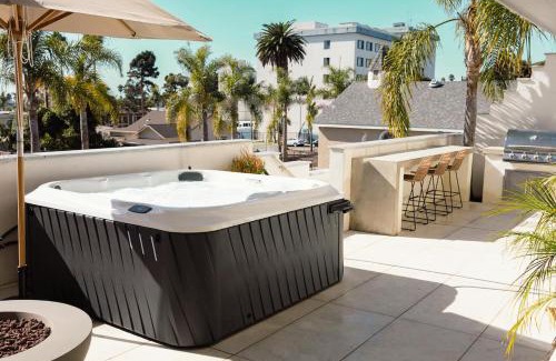 Townsite Apartment | Oceanview Oasis W Hot Tub 15-min Walk To Beach