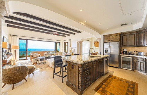 Buzzards Condo | Oceanview Penthouse with infinity pool and jacuzzi