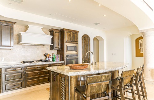Buzzards Condo | Oceanview Penthouse with infinity pool and jacuzzi