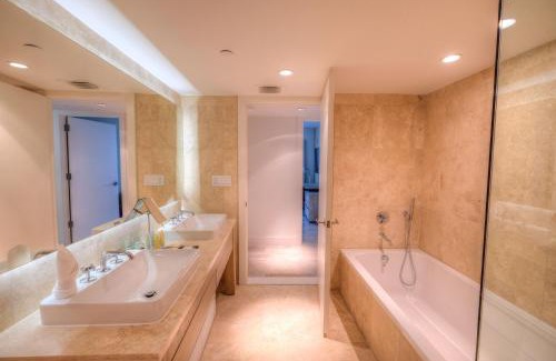 South Beach Apartment | Oceanview Private Condo at 1 Hotel & Homes -1211