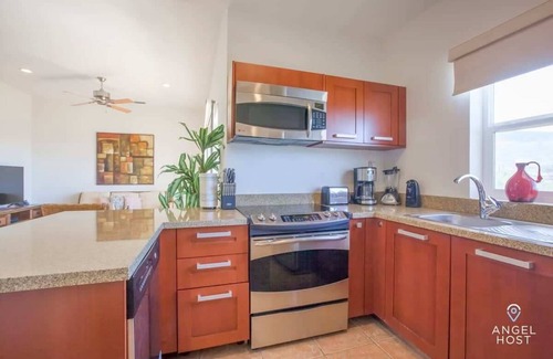 La Paz House | Oceanview Resort Home, Pool, Spa & Beach Club