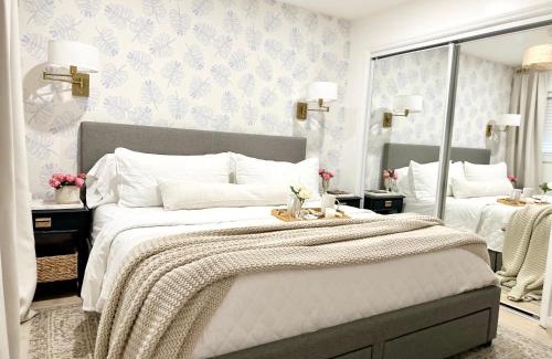 Folly Field Apartment | Oceanview Romantic Escape-King Suite, Balcony, Pool & Bar!