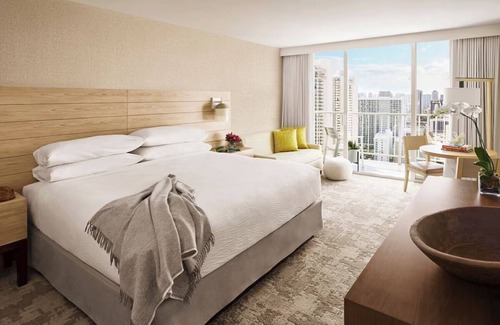 Honolulu Hotel | Oceanview Room w/Stunning Diamond Head Vista