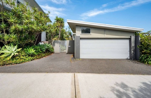 Copacabana House | “Oceanview & Seabreeze” - with Pool