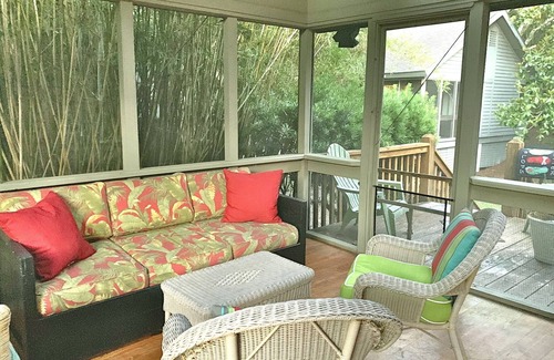 West Beach Cottage | Oceanwoods 3bd/2bth w/Enlarged Screen Porch, WiFi, updated!