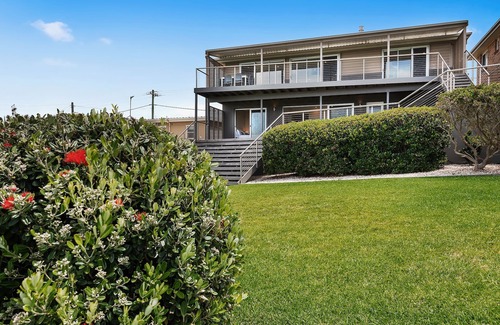 Gerroa House | OCEANZEDGE - Ultimate Oceanfront - Cosy fireplace
