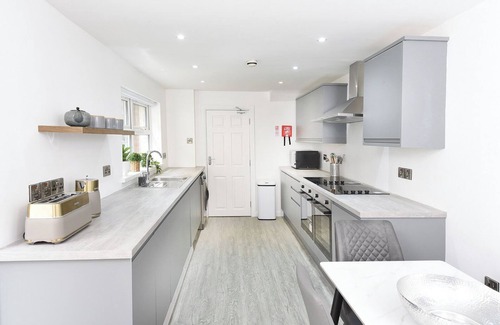 Queens Quarter Hotel | Ocho Homes by Eight Continents