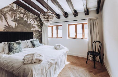 La Llotja-Born Apartment | Ocho Suites & Kitchen