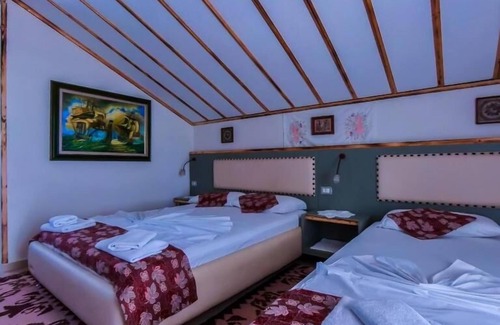 Sarande Hotel | Oda's Room