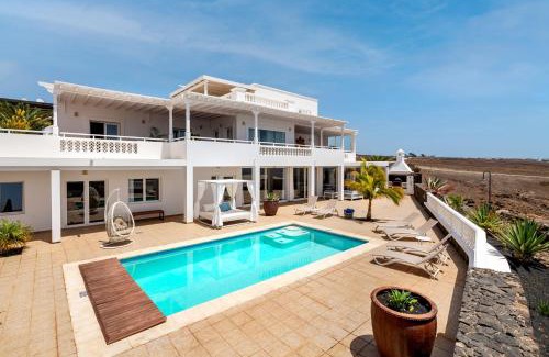 Puerto Calero Villa | ODIN LUXURY VILLA by Buenavilla