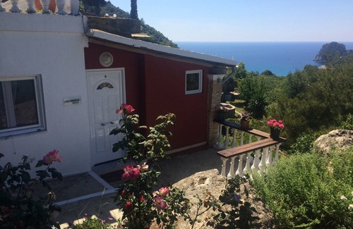 Parelia House | Odysseas Bungalow-Relax And Enjoy The View Of The Endless Sea From Your Balcony.