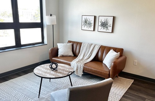 West Des Moines Apartment | ✧Odyssey at Keystone | Charming 1BD Apartment✧