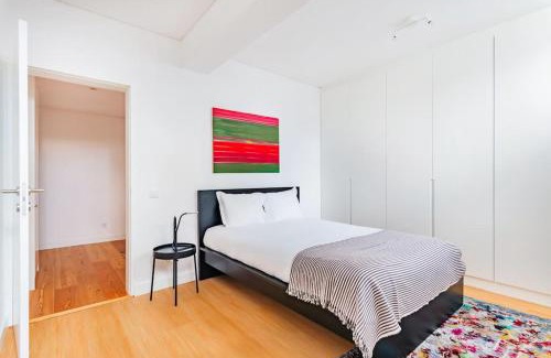 Paco De Arcos Apartment | Oeiras Spacious and Coastal Flat