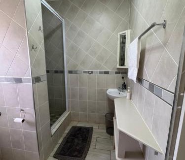 Ekurhuleni House | Oewerpark Accommodation