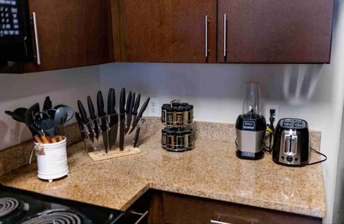 Five Points South Apartment | ❤️ of DOWNTOWN BHM| 3 BEDS| POOL| WALKABLE | UAB