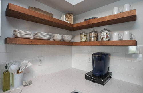 North Capitol Apartment | ❤️ of DWNTWN, Riverfront w pool, walk 2 Broadway