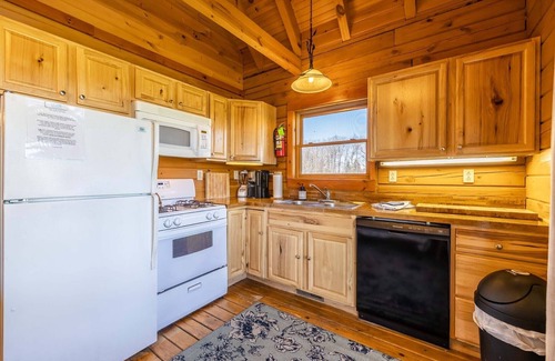 Geneva House | ❤ of Seneca Wine Trail☞A/C☞Fire Pit☞Smart TV