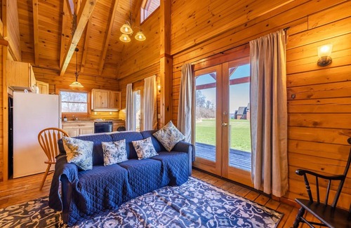 Geneva House | ❤ of Seneca Wine Trail☞A/C☞Fire Pit☞Smart TV