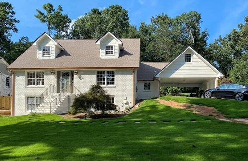 Roswell House | Off Canton Cottage - walking distance to canton st