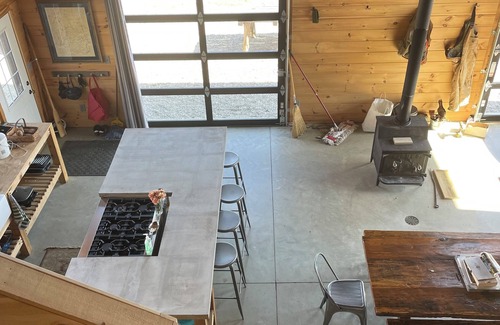 Cynthiana House | Off-Grid Experience in Bainbridge Ohio. Close to lakes and trails.
