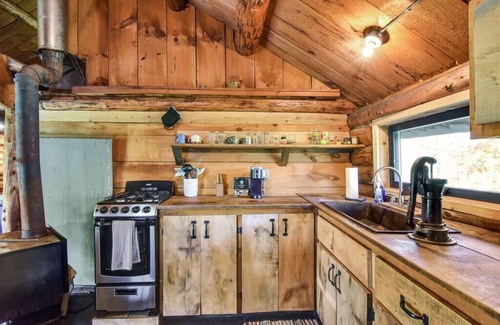 West Gardiner Cabin | Off Grid Maine Cabin