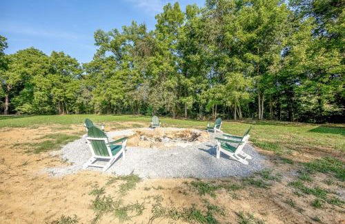 Newport House | Off-Grid Tiny House with Fire Pit and Countryside Views in Tennessee