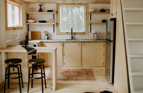 Tudor and Cashel House | Off-Grid Waterfront Retreat