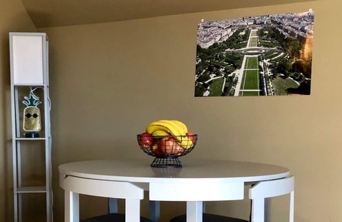 Little Italy Apartment | Off-Street Parkin 3 Bdrm Apt Heart of Littly Italy