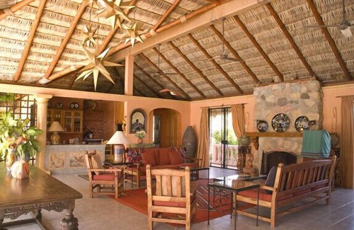 Vinorama Villa | Off-the-grid living in a beautiful secluded setting.