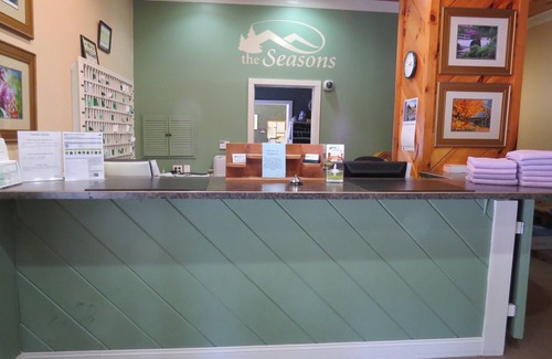 Bartlett Condo | Official Seasons RMC Condo 15A - 2 Bedroom - sleeps 8 - Dog Fees