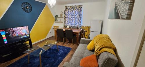 Sunderland House | OG Stays III- 6bedroom house- sleeps 9persons, Near Nissan & Stadium of Light, free parking