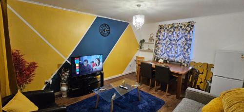 Sunderland House | OG Stays III- 6bedroom house- sleeps 9persons, Near Nissan & Stadium of Light, free parking