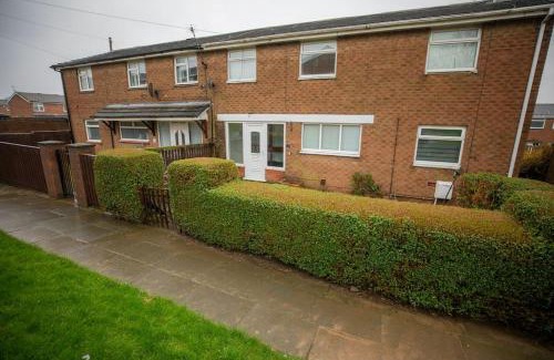Sunderland House | OG Stays III- 6bedroom house- sleeps 9persons, Near Nissan & Stadium of Light, free parking