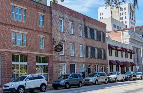 Historic District - North Apartment | Oglethorpe Lodge